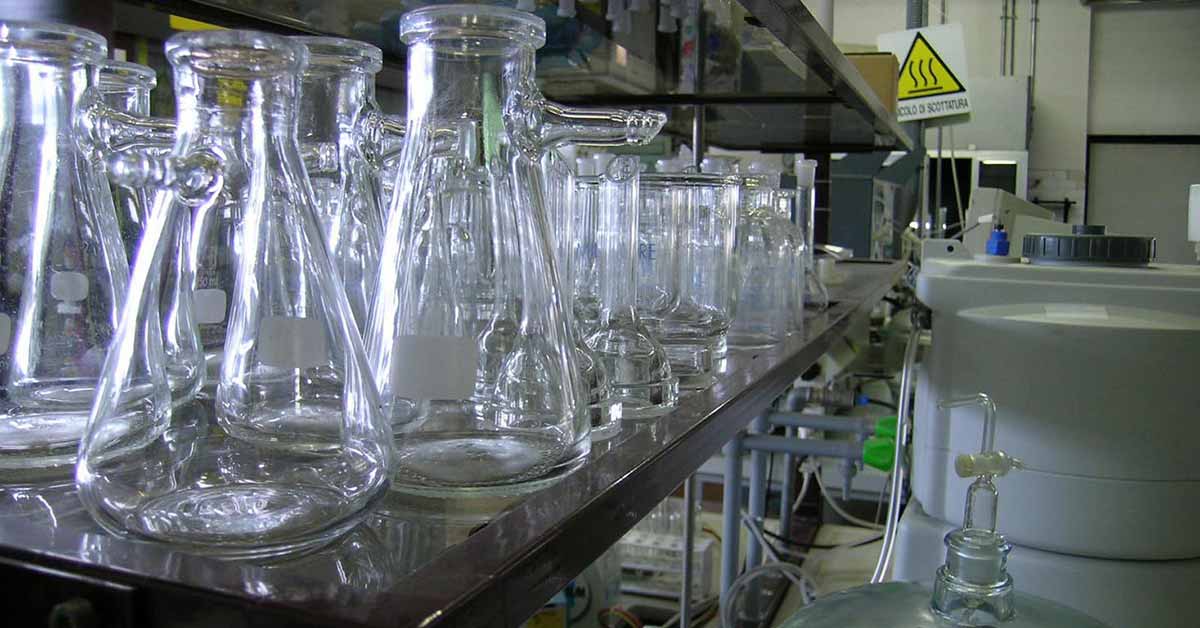 Compound medicali LATI progettati per applicazioni sanitarie che richiedono sicurezza, resistenza alla sterilizzazione e prestazioni costanti